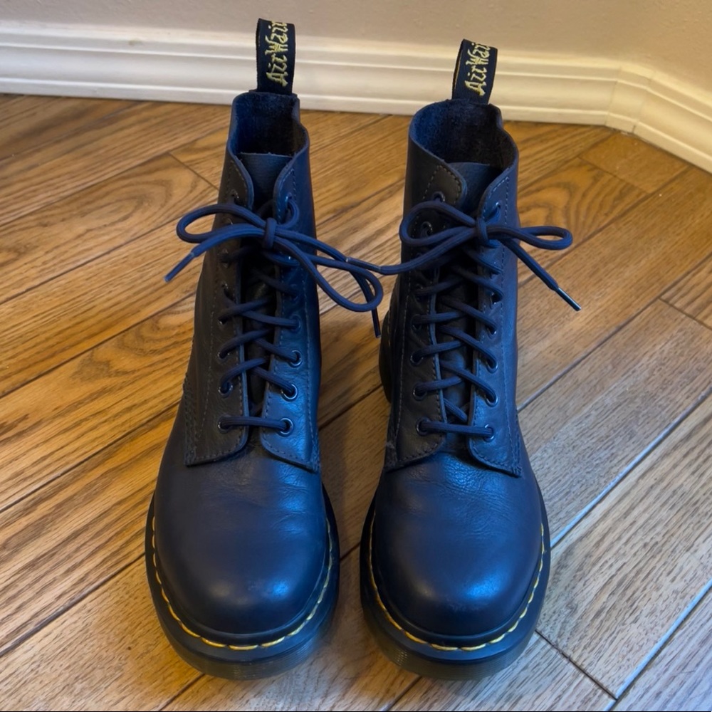 Dr. Martens Pascal Black Virginia Leather